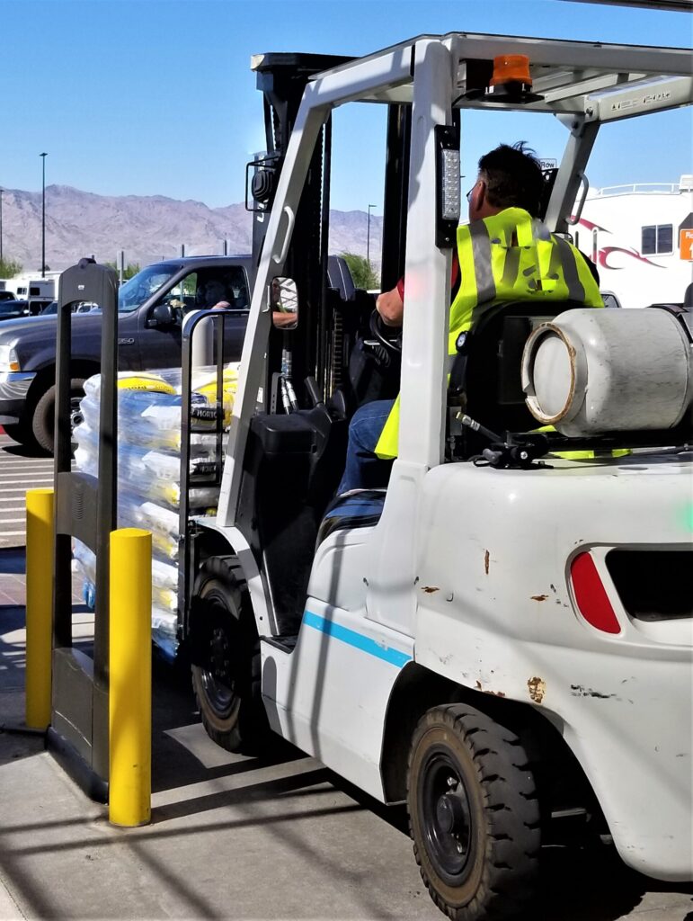 $225K por Tropiezo con Montacargas de Walmart